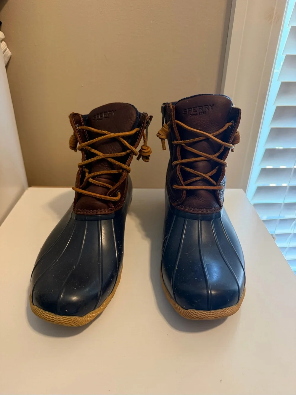 Speery Navy Boots